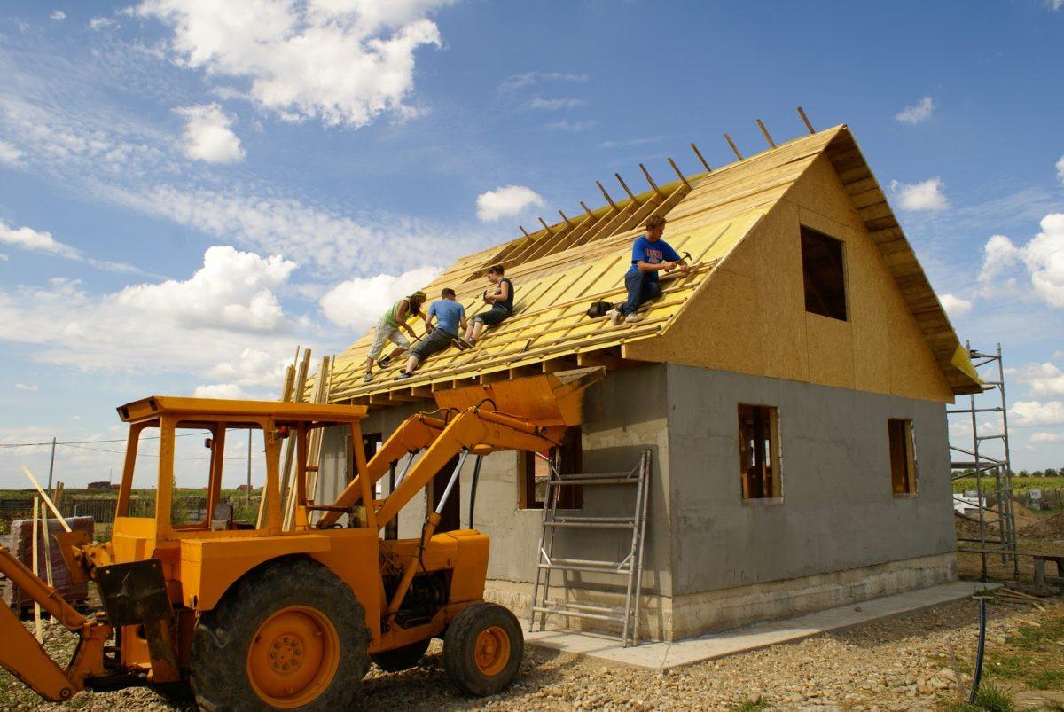 Raising the roof trusses at Caminul Felix, Oradea, Romania